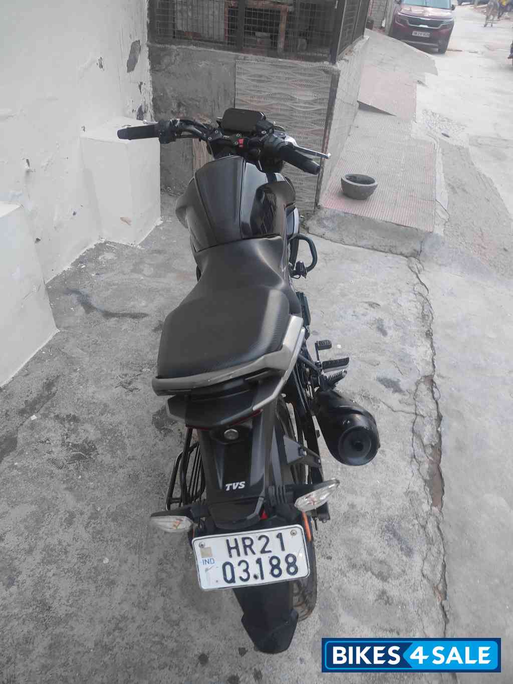 Black TVS Raider 125