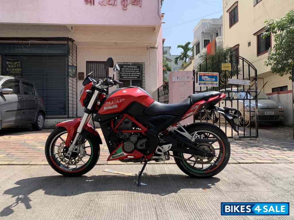 Red Benelli TNT 25 Red Benelli TNT 25