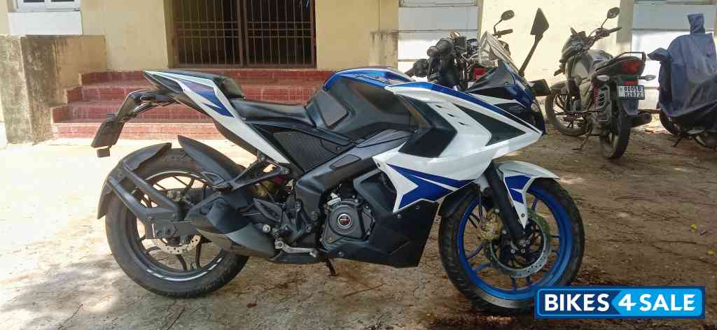Bajaj Pulsar RS 200 ABS Bajaj Pulsar RS 200 ABS