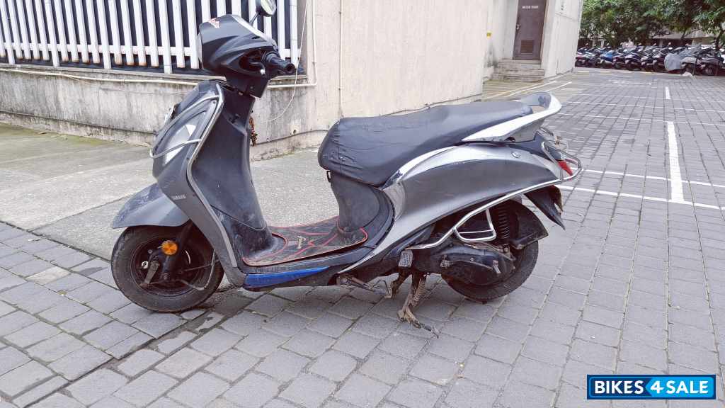 Black-grey Yamaha Fascino Black-grey Yamaha Fascino