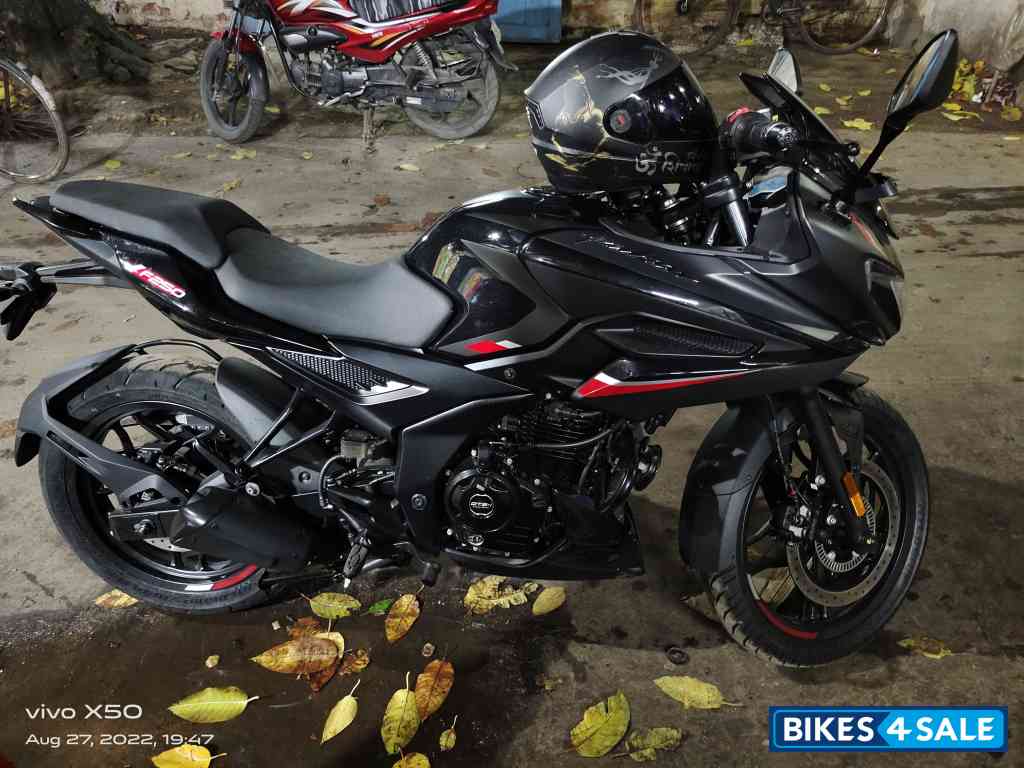 Black Bajaj Pulsar F250 Black Bajaj Pulsar F250