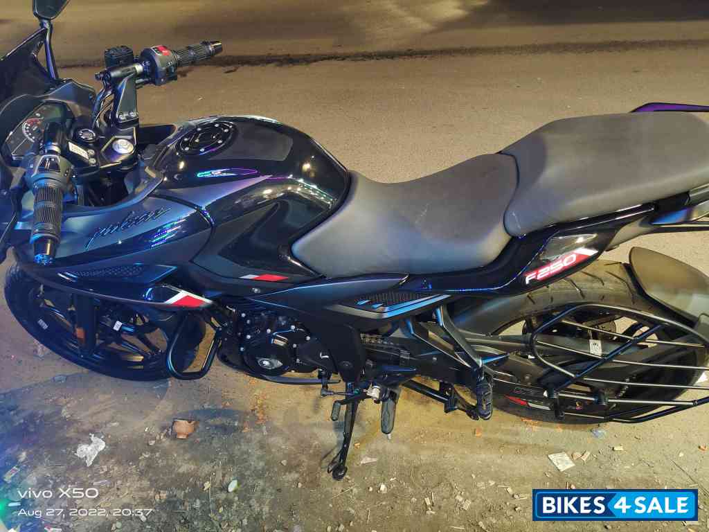 Black Bajaj Pulsar F250 Black Bajaj Pulsar F250