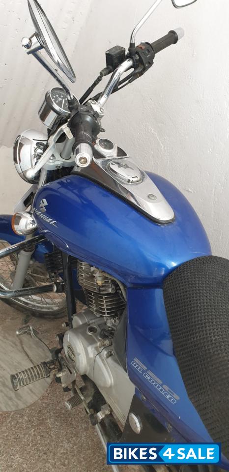 Bajaj Avenger 220 DTS-i