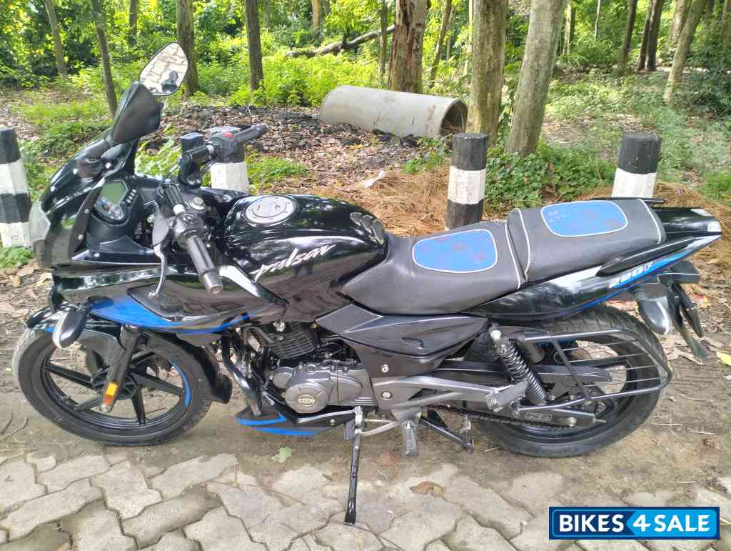 Bajaj Pulsar 220F