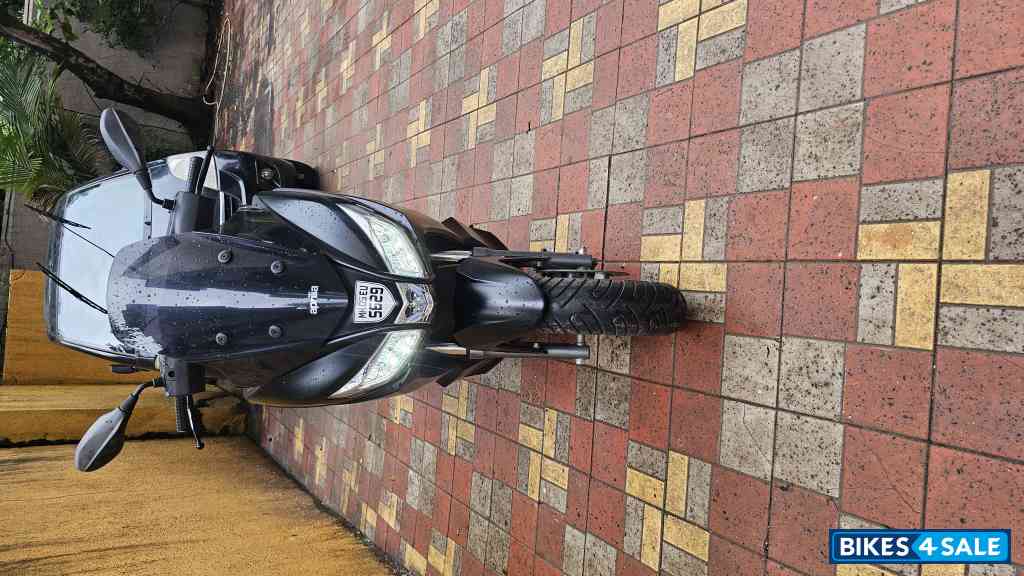 Black Aprilia SXR 160 Black Aprilia SXR 160