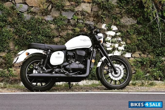 Jawa 42 Dual Channel ABS Sirius White