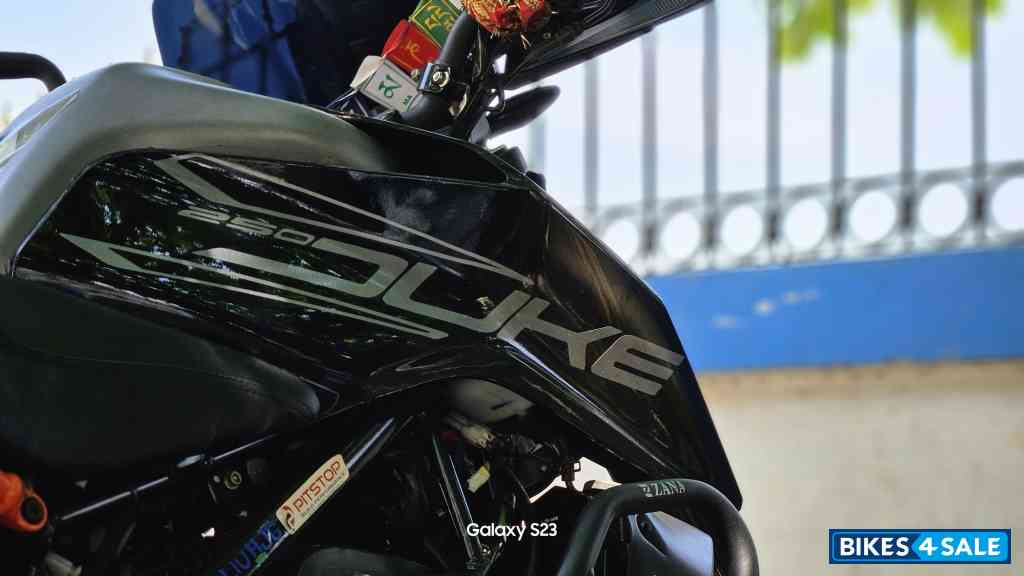 Met Ebony Black And Grey KTM Duke 250 2022 Met Ebony Black And Grey KTM Duke 250 2022