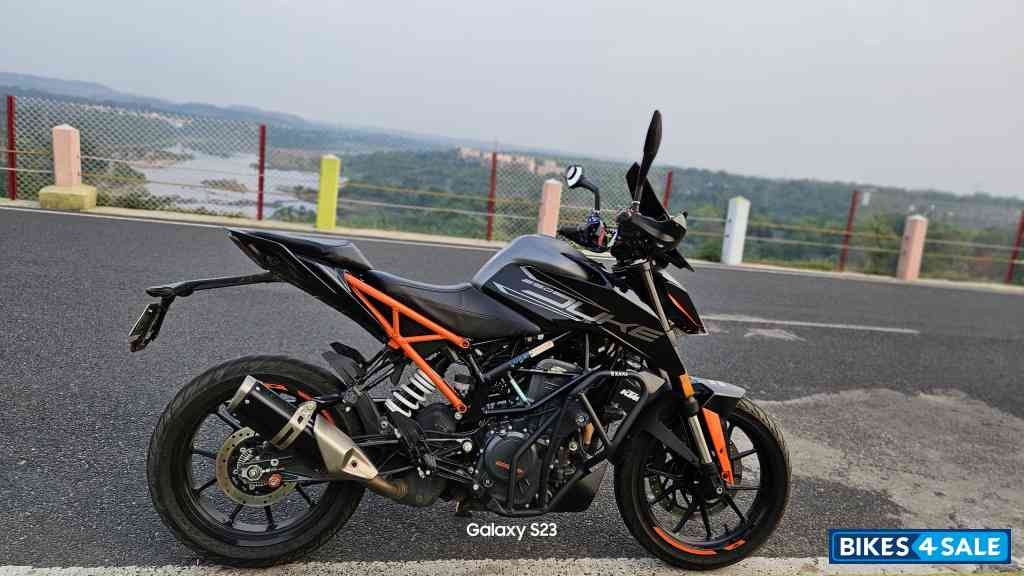 Met Ebony Black And Grey KTM Duke 250 2022 Met Ebony Black And Grey KTM Duke 250 2022