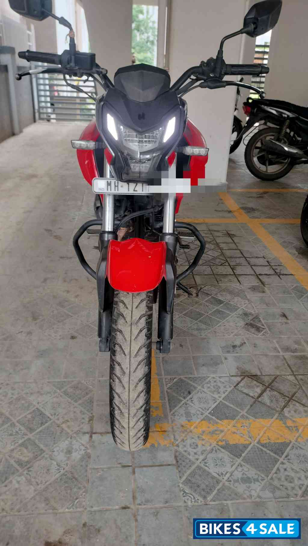 Red Hero Xtreme 160R Red Hero Xtreme 160R