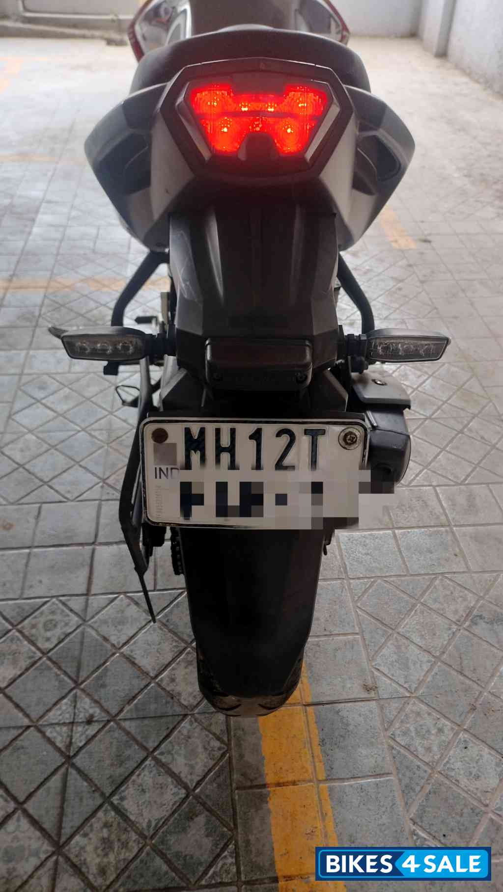 Red Hero Xtreme 160R Red Hero Xtreme 160R