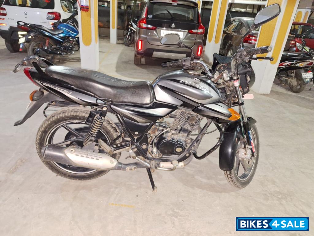Black Bajaj Discover DTSi 135 Black Bajaj Discover DTSi 135
