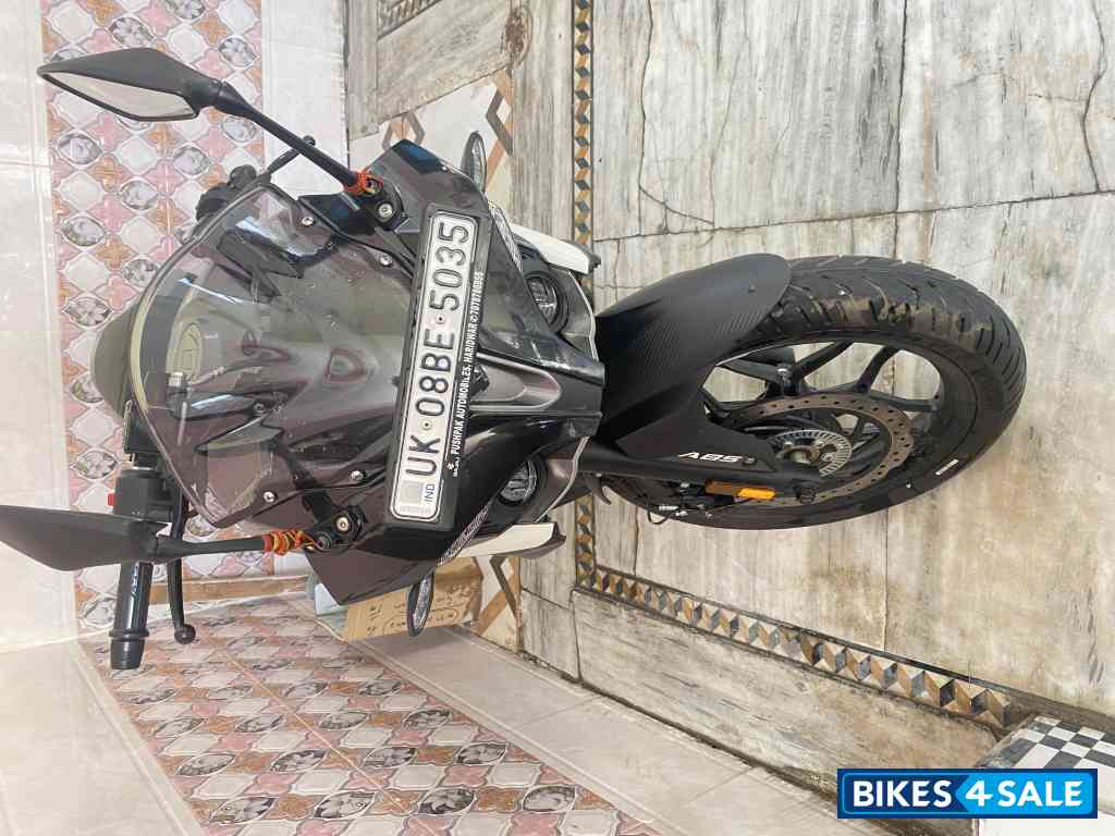Black Bajaj Pulsar RS 200 ABS Black Bajaj Pulsar RS 200 ABS