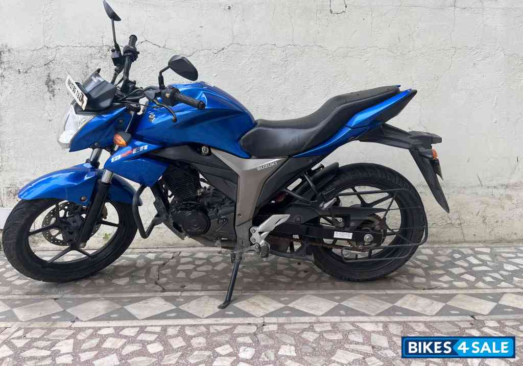 Blue Suzuki Gixxer