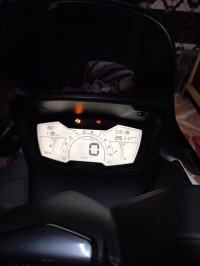 White Aprilia SXR 160