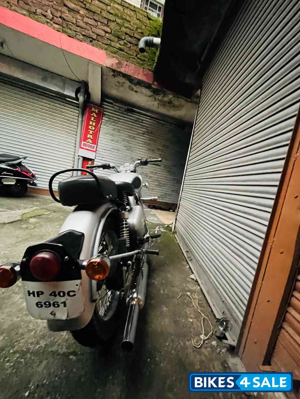 Silver Royal Enfield Classic 350 Silver Royal Enfield Classic 350