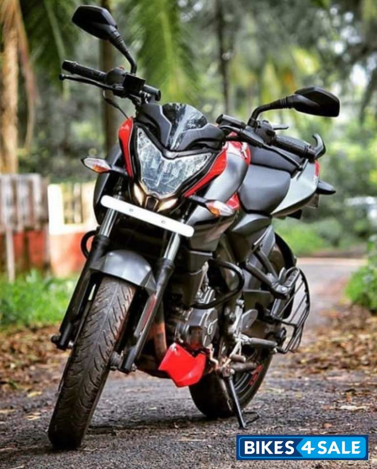 Passion Red Bajaj Pulsar NS200 Passion Red Bajaj Pulsar NS200