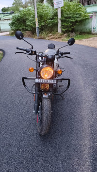 White Royal Enfield Hunter 350 Metro