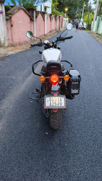 White Royal Enfield Hunter 350 Metro