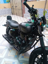 Yezdi Roadster Dark 2023 Model