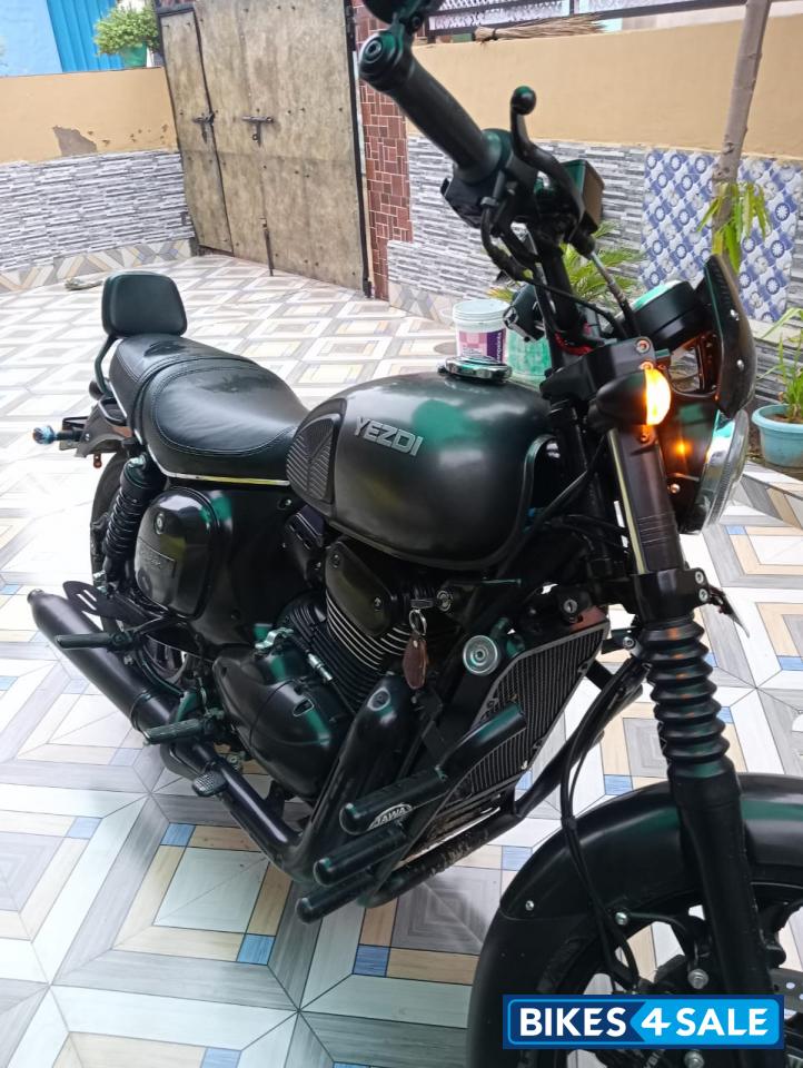 Yezdi Roadster Dark Yezdi Roadster Dark