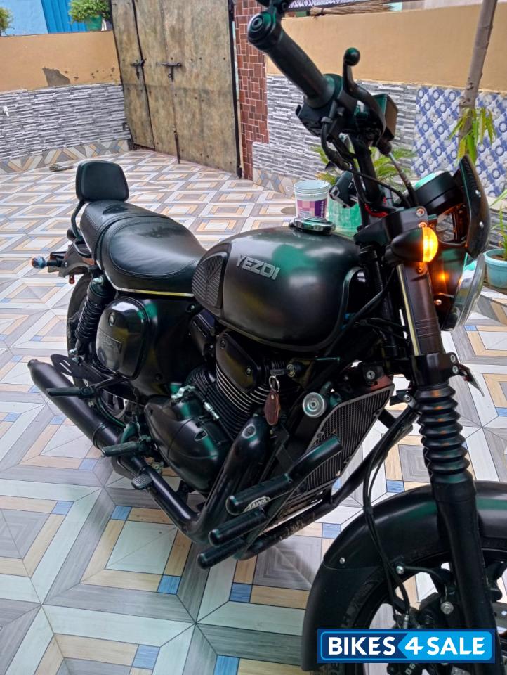 Yezdi Roadster Dark Yezdi Roadster Dark