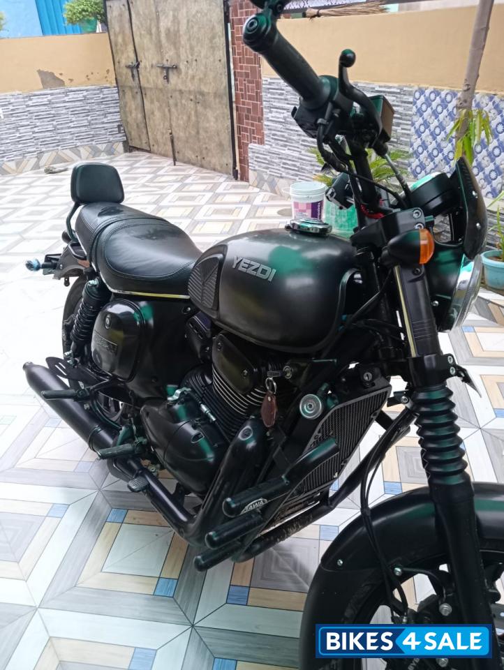 Yezdi Roadster Dark Yezdi Roadster Dark