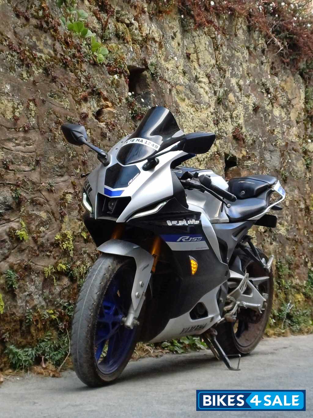 Metallic Grey Yamaha R15M Metallic Grey Yamaha R15M