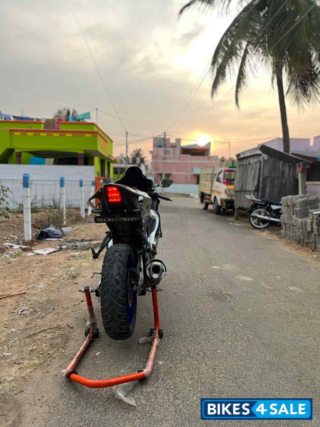 Metallic Grey Yamaha R15M Metallic Grey Yamaha R15M