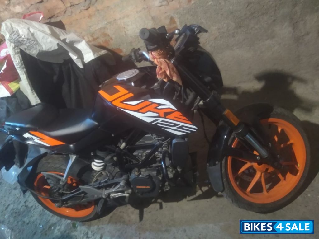 Black & Orange KTM Duke 125 2020