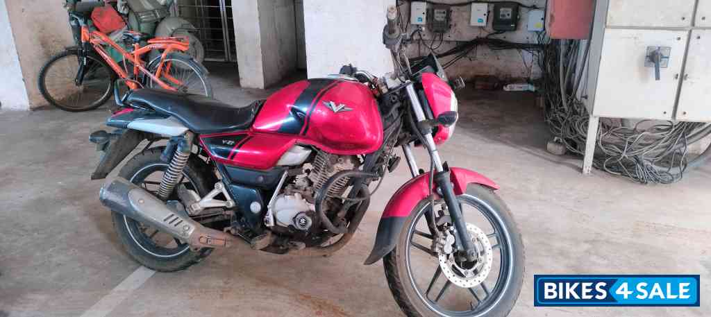 Bajaj V15