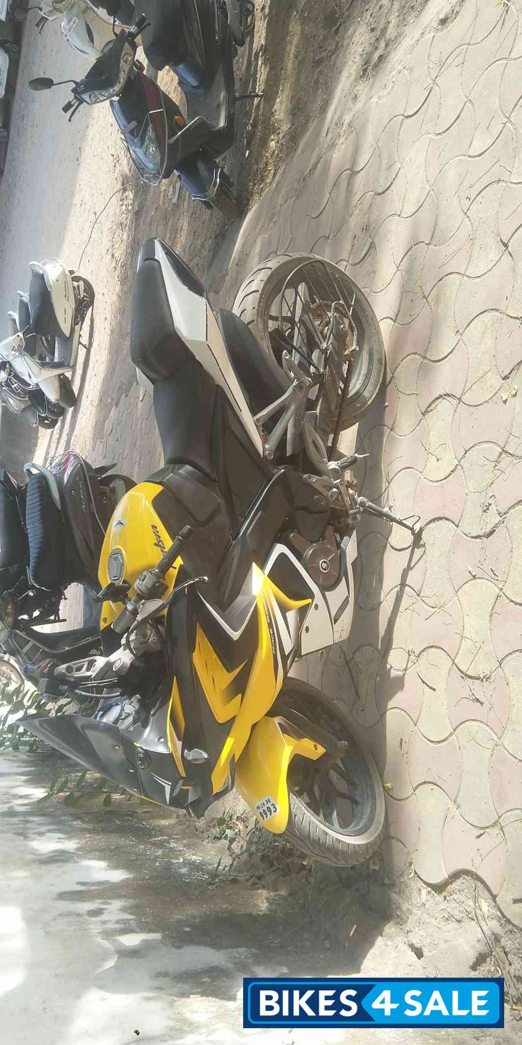 Bajaj Pulsar RS 200
