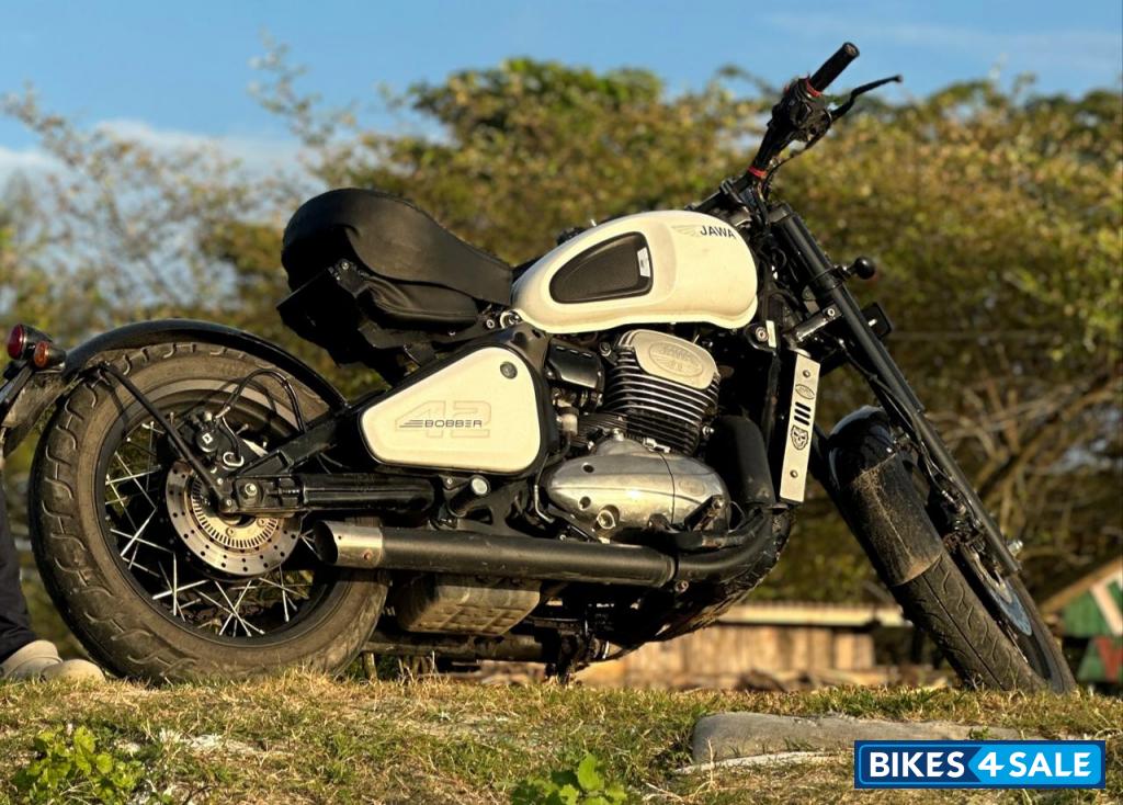 Jawa 42 Bobber Dual Channel ABS
