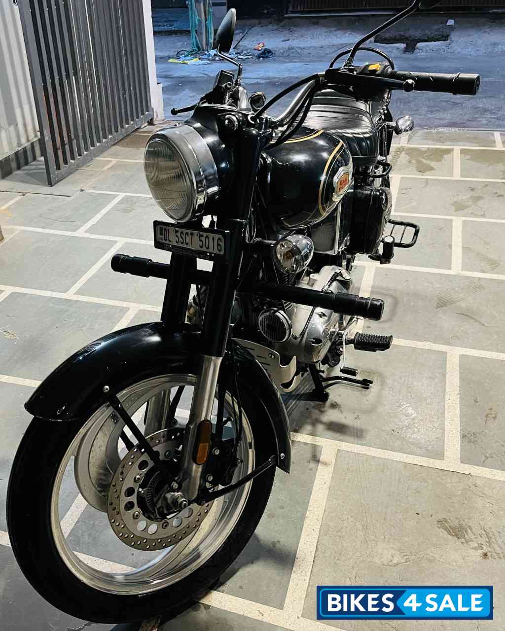 Black Royal Enfield Bullet Standard 350 Black Royal Enfield Bullet Standard 350