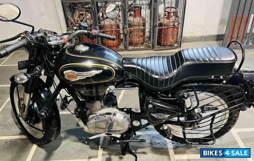 Black Royal Enfield Bullet Standard 350 Black Royal Enfield Bullet Standard 350