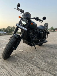 Yezdi Roadster Dark 2022 Model