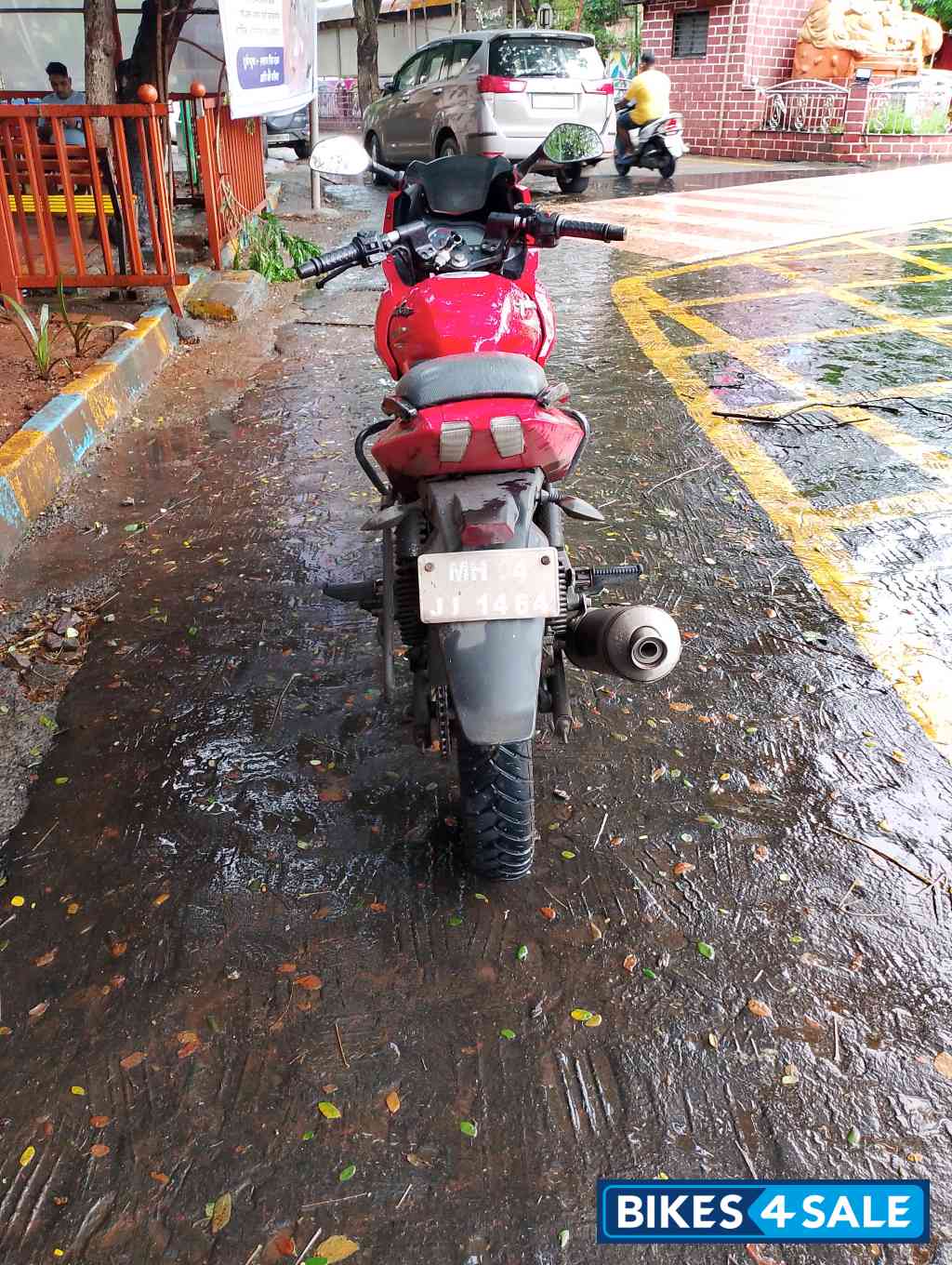 Bajaj Pulsar 220 DTSFi Bajaj Pulsar 220 DTSFi