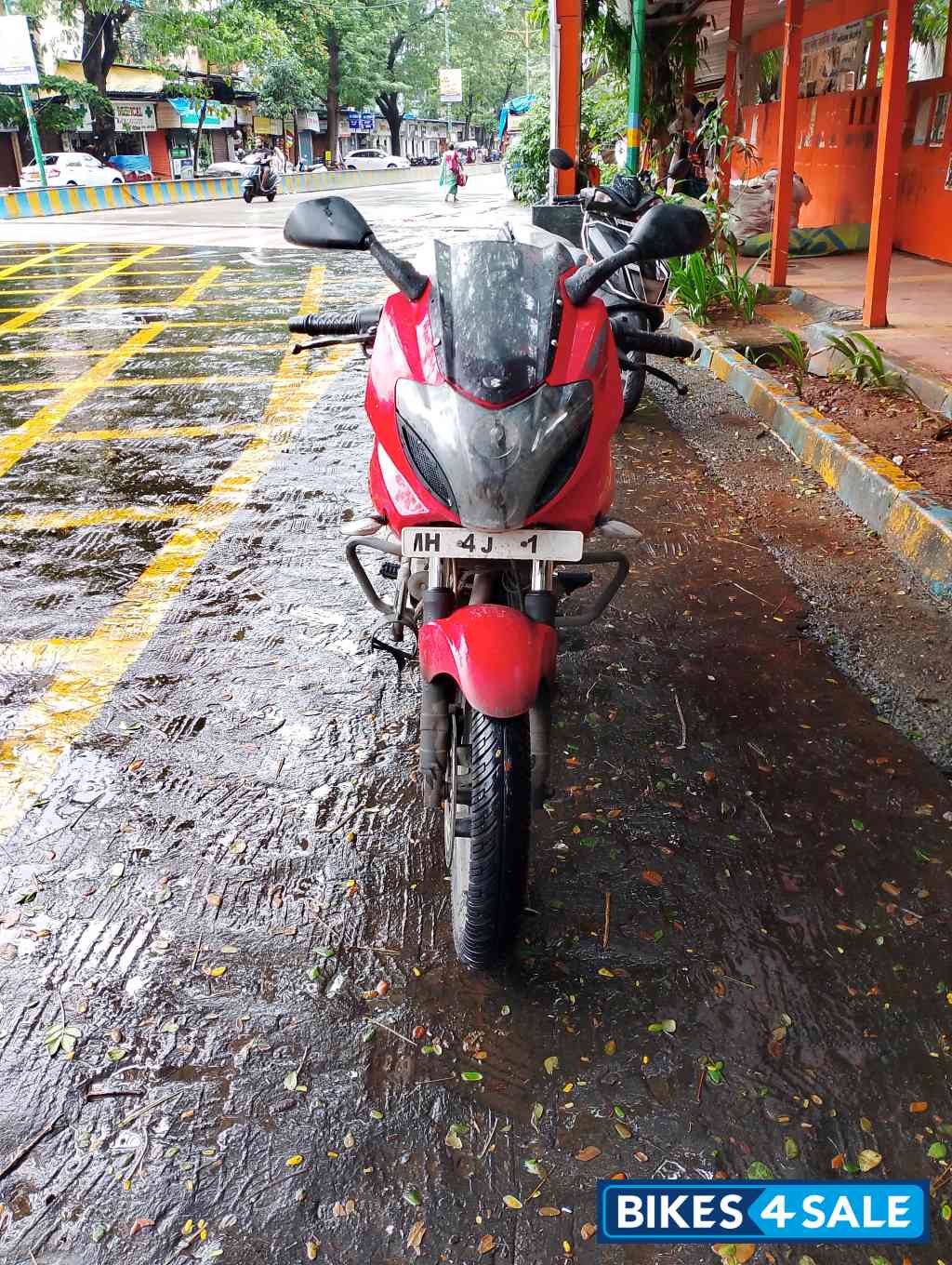 Bajaj Pulsar 220 DTSFi Bajaj Pulsar 220 DTSFi
