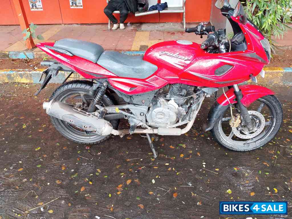 Bajaj Pulsar 220 DTSFi Bajaj Pulsar 220 DTSFi