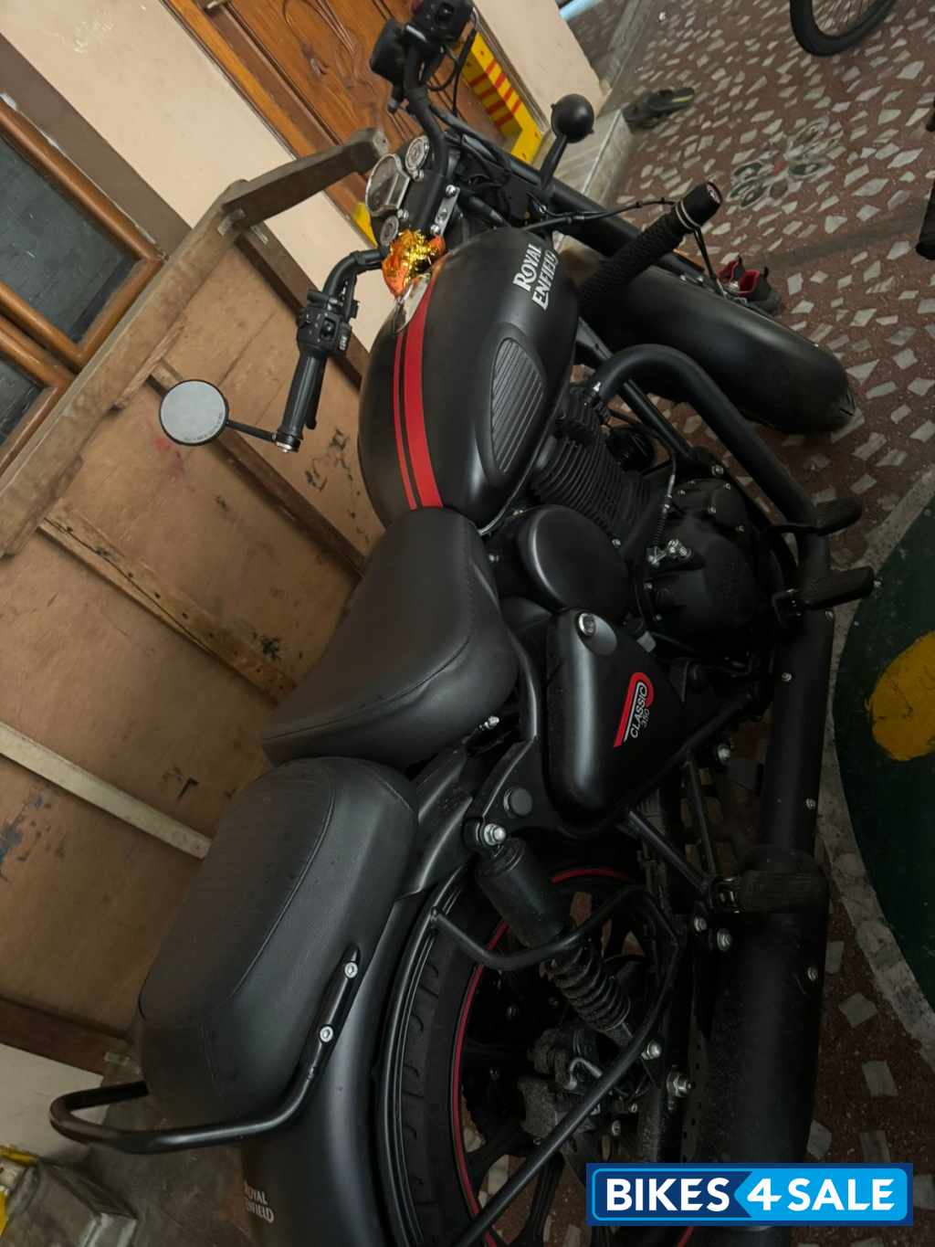 Royal Enfield Classic Stealth Black Royal Enfield Classic Stealth Black