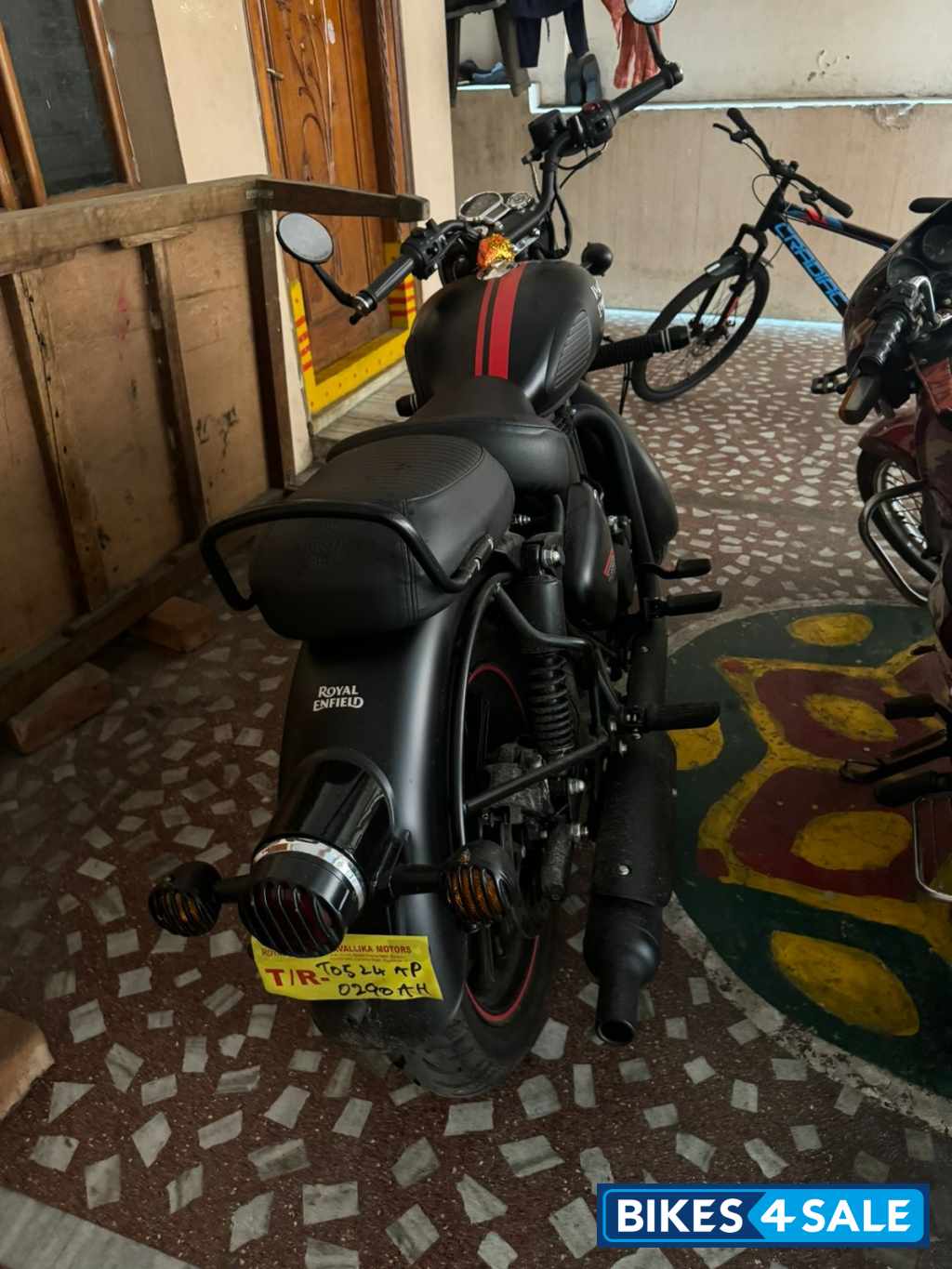 Royal Enfield Classic Stealth Black Royal Enfield Classic Stealth Black