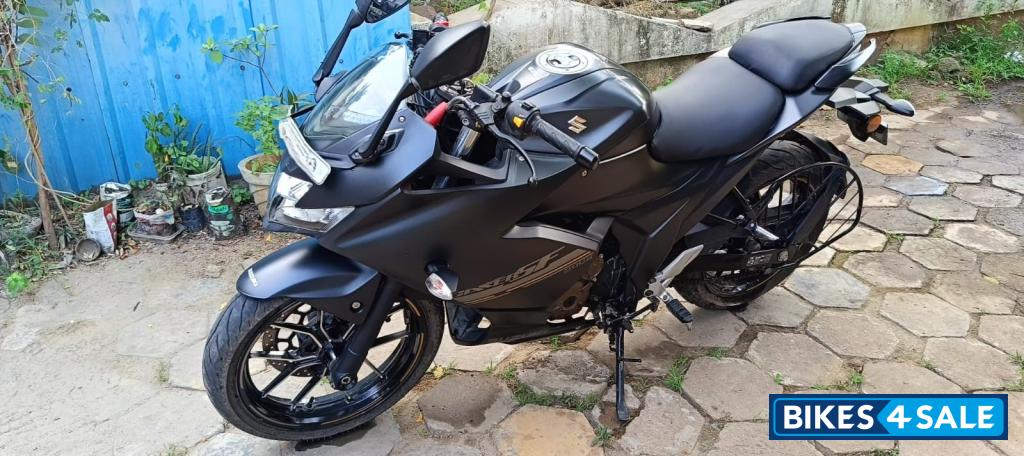 Metallic Matte Black Suzuki Gixxer SF 250 BS6 Metallic Matte Black Suzuki Gixxer SF 250 BS6
