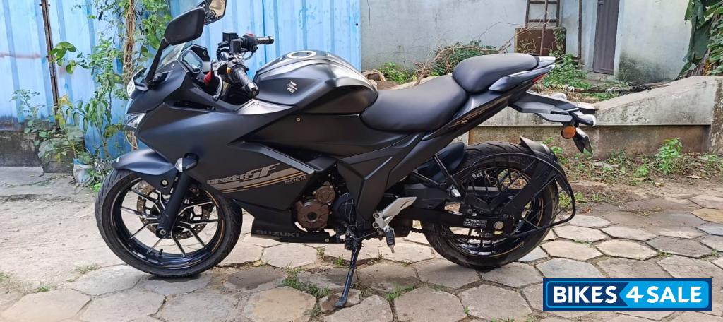 Metallic Matte Black Suzuki Gixxer SF 250 BS6 Metallic Matte Black Suzuki Gixxer SF 250 BS6