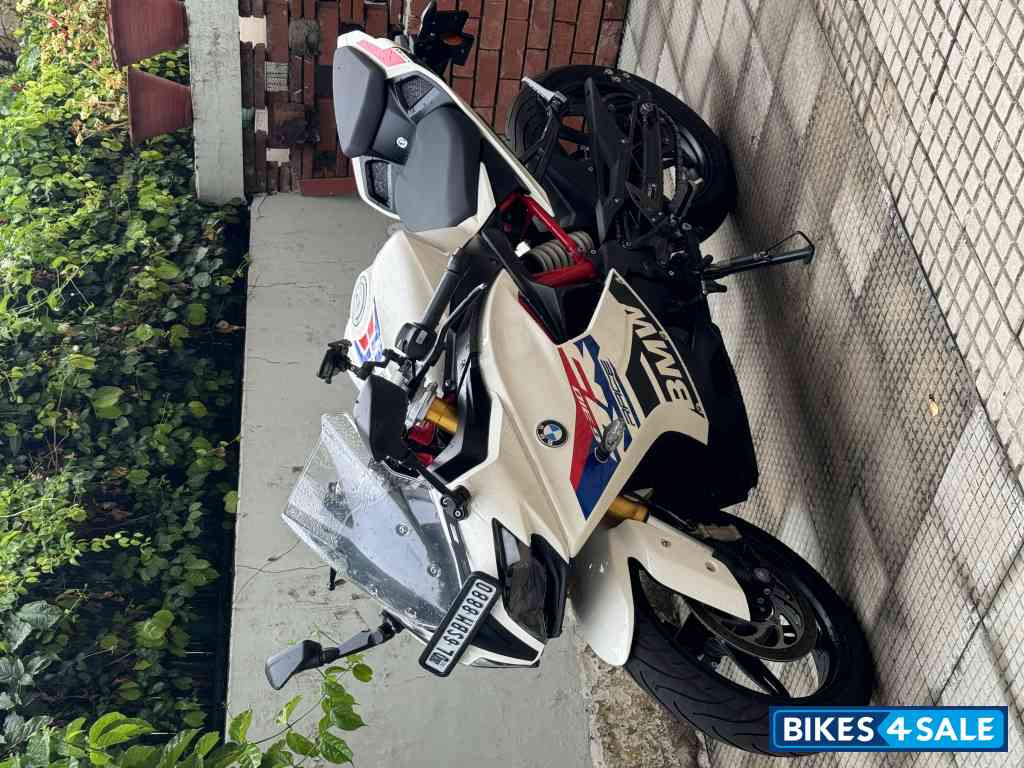 Race White BMW G 310 RR Race White BMW G 310 RR