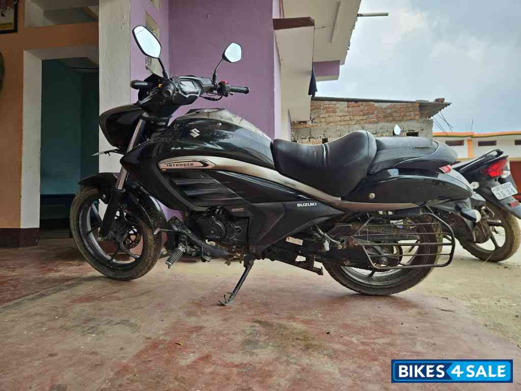 Black Suzuki Intruder 150 Black Suzuki Intruder 150
