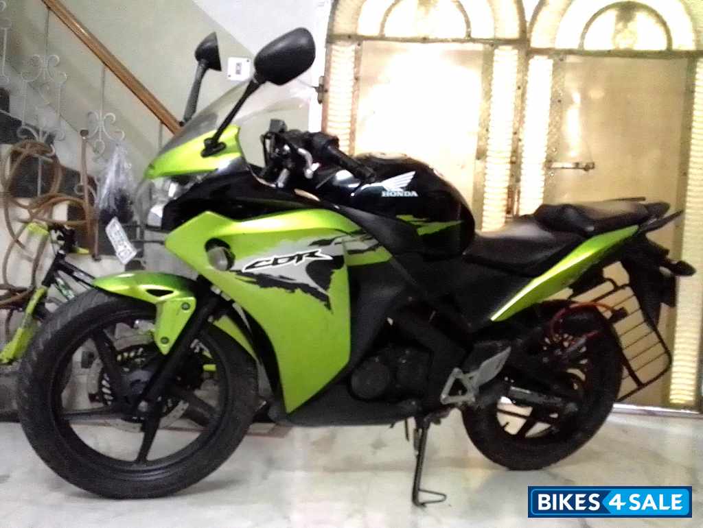 Green & Black Honda CBR 150R