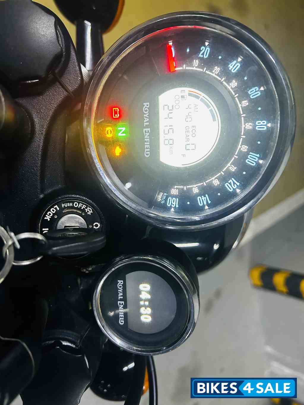 Blue Royal Enfield Meteor 350 Blue Royal Enfield Meteor 350