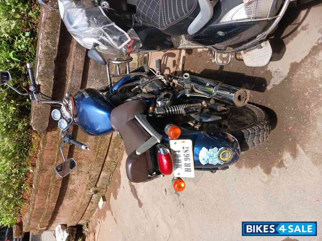 Blue Royal Enfield Thunderbird 350