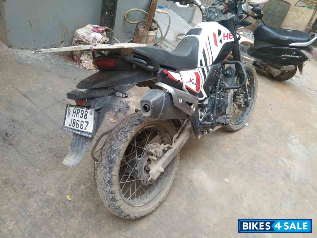 White Hero Xpulse 200 4V Pro White Hero Xpulse 200 4V Pro