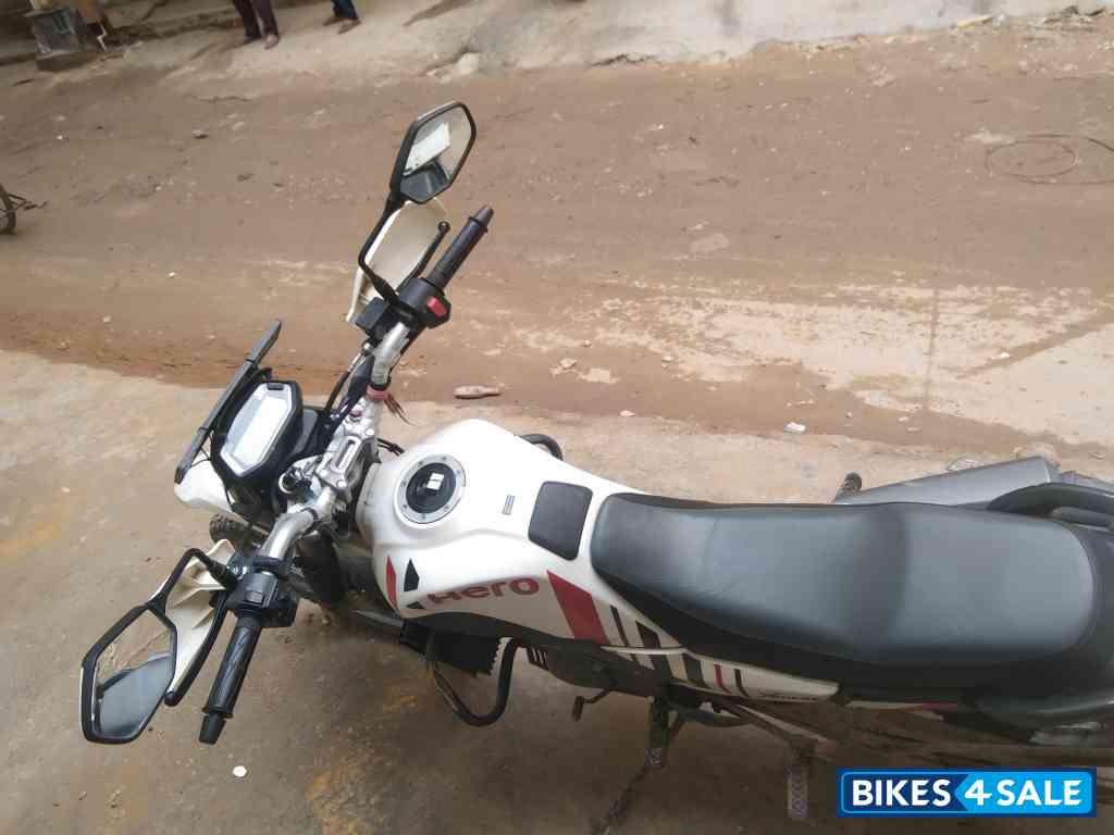 White Hero Xpulse 200 4V Pro White Hero Xpulse 200 4V Pro