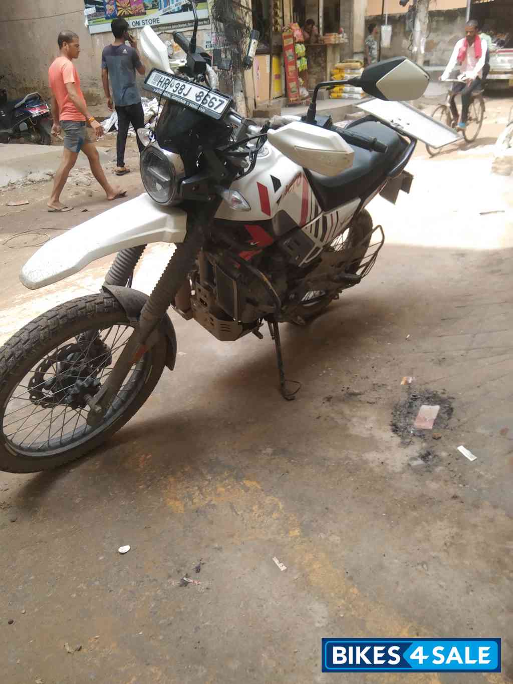 White Hero Xpulse 200 4V Pro White Hero Xpulse 200 4V Pro